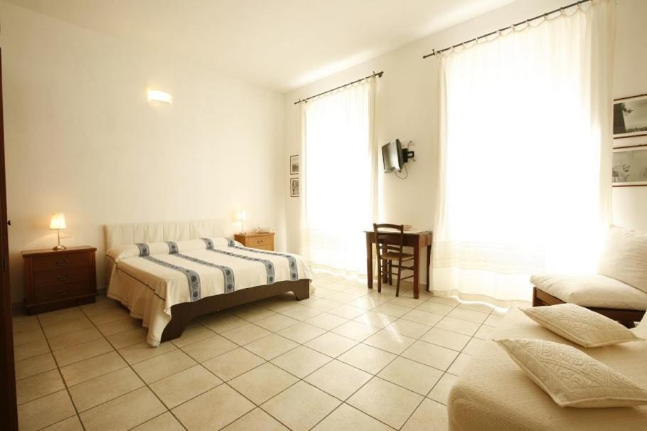 L'Arco Cagliari Bed and Breakfast Buitenkant foto